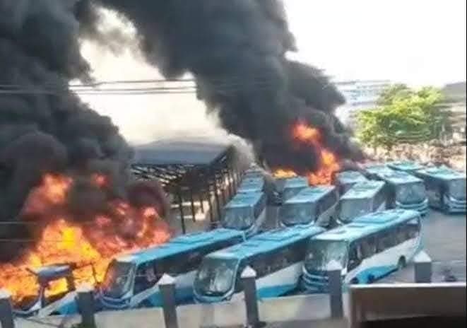 alabiopeyemiola's tweet image. During the #EndSARS protests in Lagos in October 2020, 80 Bus Rapid Transit (BRT) buses were burnt. 

Today, the very people who cheered that destruction those who constantly claim their states are better than Lagos are,