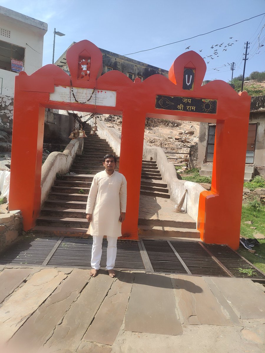 VishnuJhar's tweet photo. आज वीर हनुमान जी महाराज सामोद के दरबार में ढोक लगाया।
जय वीर हनुमान जी 🚩🙏
#veer #hanumanji #vishnujhar #samod https://t.co/dFDlIElr5C