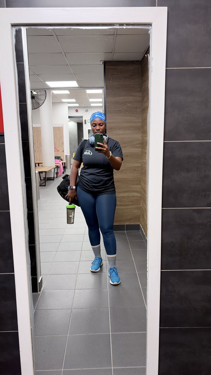 Gym mirror selfies please bafazi 😍😍😍 kere I’m 4 kilos down 💃🏾💃🏾💃🏾