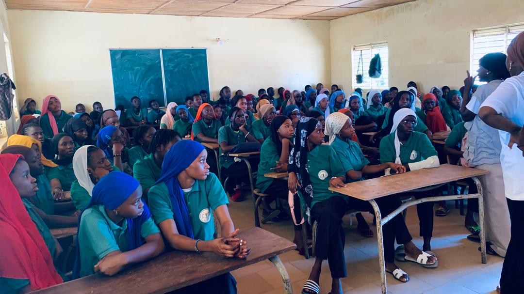 reseau_MGF_ME's tweet photo. 📸 School Tour au CEM Salif Biaye de Kaour
Sensibilisation des élèves sur les MGF dans le cadre du programme C’est la Vie ! 2.
Ensemble pour protéger les droits des filles.
#SchoolTour #CestLaVie2 #StopMGF #ProtectionDesFilles #JeunesEngagés #Goudomp #Kaour https://t.co/FU6pCqkVhq