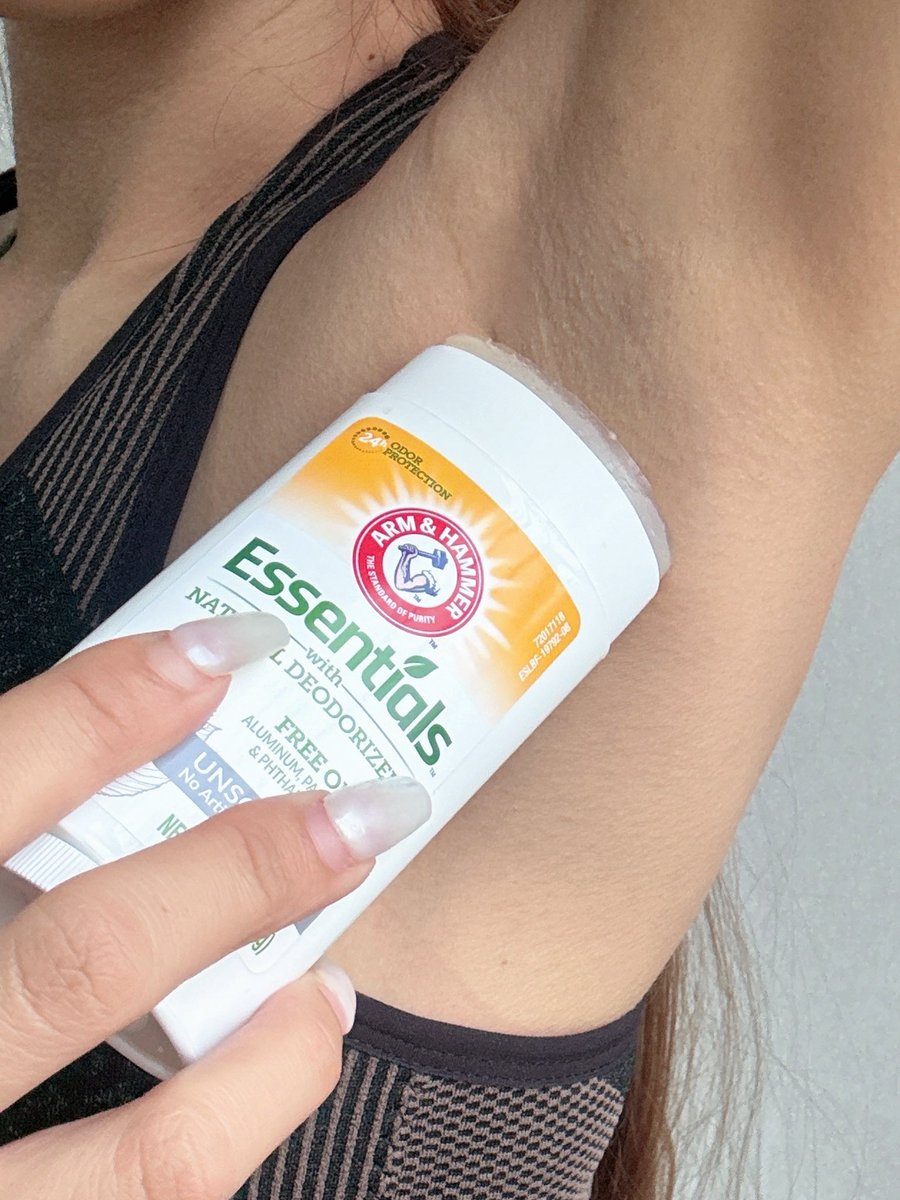 ลองใช้ Arm &amp; Hammer โรลออนสติ๊ก สูตร Essentials ที่นำเข้าจากอเมริกามาสักพัก สิ่งที่ชอบคือ “ความอ่อนโยน” มาก่อนเลย ไม่รบกวนกลิ่นน้ำหอม ระงับกลิ่นกายยาวนาน 24 ชม.ใช้ทุกวันแล้วไม่ระคายผิว ที่สำคัญตอนนี้มีขายที่ไทยแล้วน้าาา #ใช้ดีบอกต่อ #ใช้จริงรีวิวจริง #โรลออน