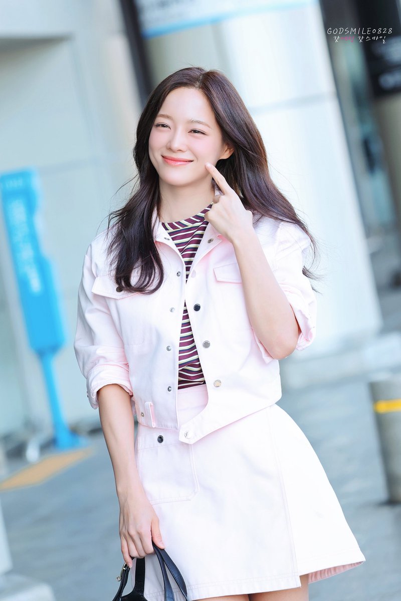 갓스마일 :) tweet media