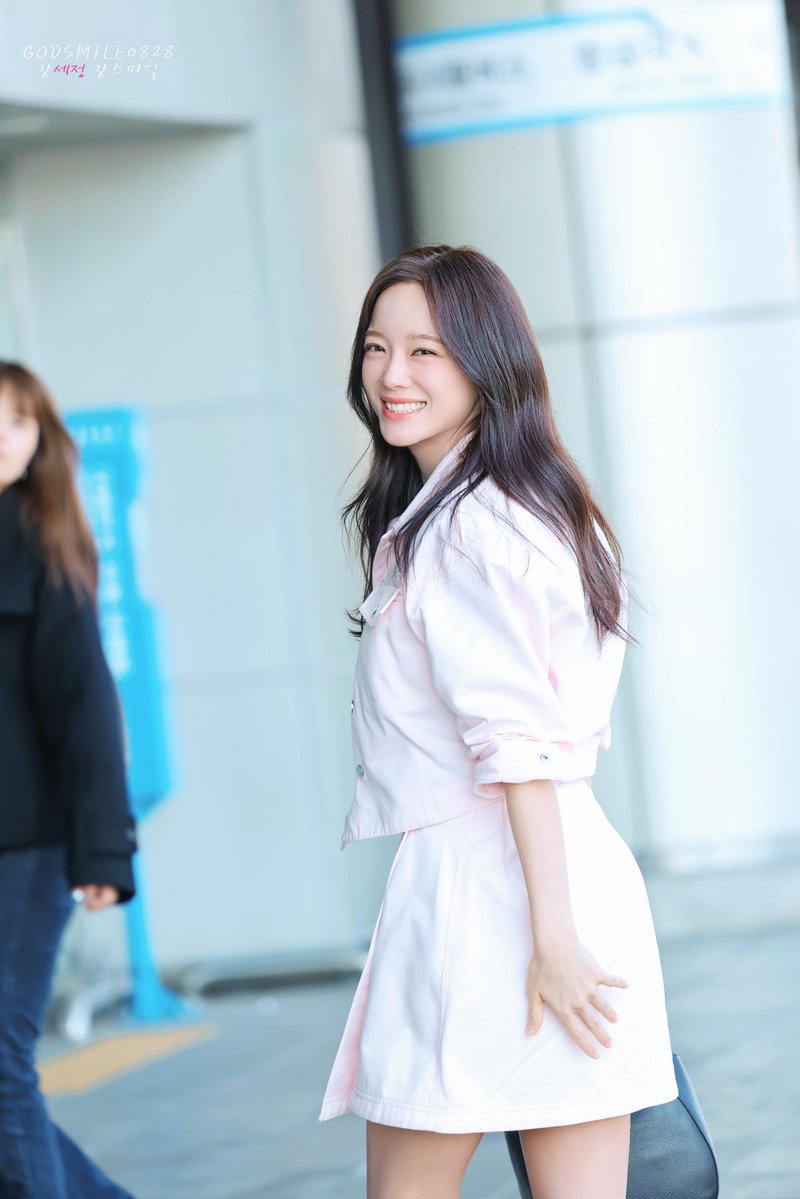 갓스마일 :) tweet media