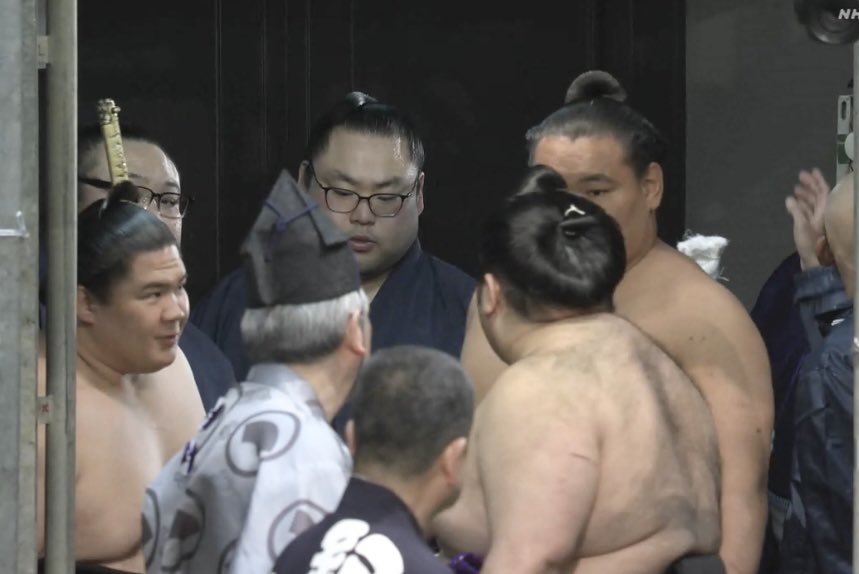 suikyo396's tweet photo. #sumo #豊昇龍 #宇良 #豪ノ山
軽く談笑してたよ https://t.co/gV0TeQwgOr