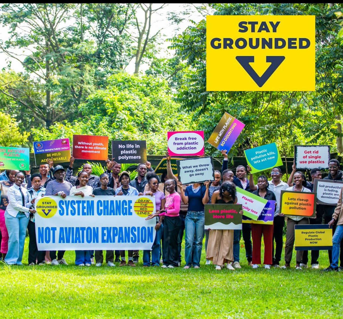 moreenayebaze's tweet photo. Airport expansions in a community where people are too poor to subscribe air tickets,few people have passports.
We don't need more airports but effective service delivery,we need more hospitals,schools &amp; access to clean water #RedLinesForAirports #FrontlineDefenders
#StayGrounded https://t.co/7oMIYPG2ip