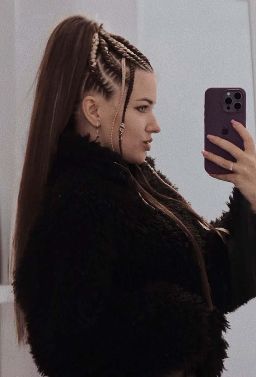 YuliaRem tweet media