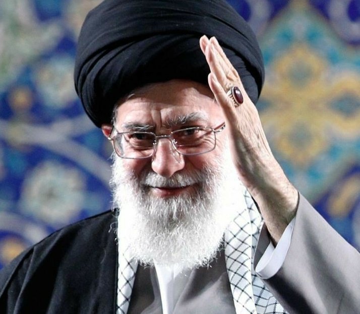 KraantiKumar's tweet image. BREAKING 🚨 ईरान ने दावा की है उसने अमेरिका के सबसे बड़े एयरक्राफ्ट कैरियर USS अब्राहम लिंकन पर

मिसाइल और ड्रोन से हमला किया है. यह एयरक्राफ्ट कैरियर फारस की खाड़ी में तैनात था.

हमले में एयरक्राफ्ट कैरियर को भारी नुकसान हुआ है, अब ये एयरक्राफ्ट पूछे हट रहा है और अमेरिका लौट रहा