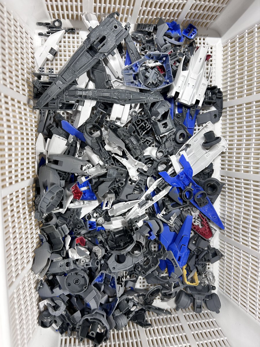 数と細かさが半端ない😨
バラすだけでひと苦労💦
2時間つけ置きして来ます