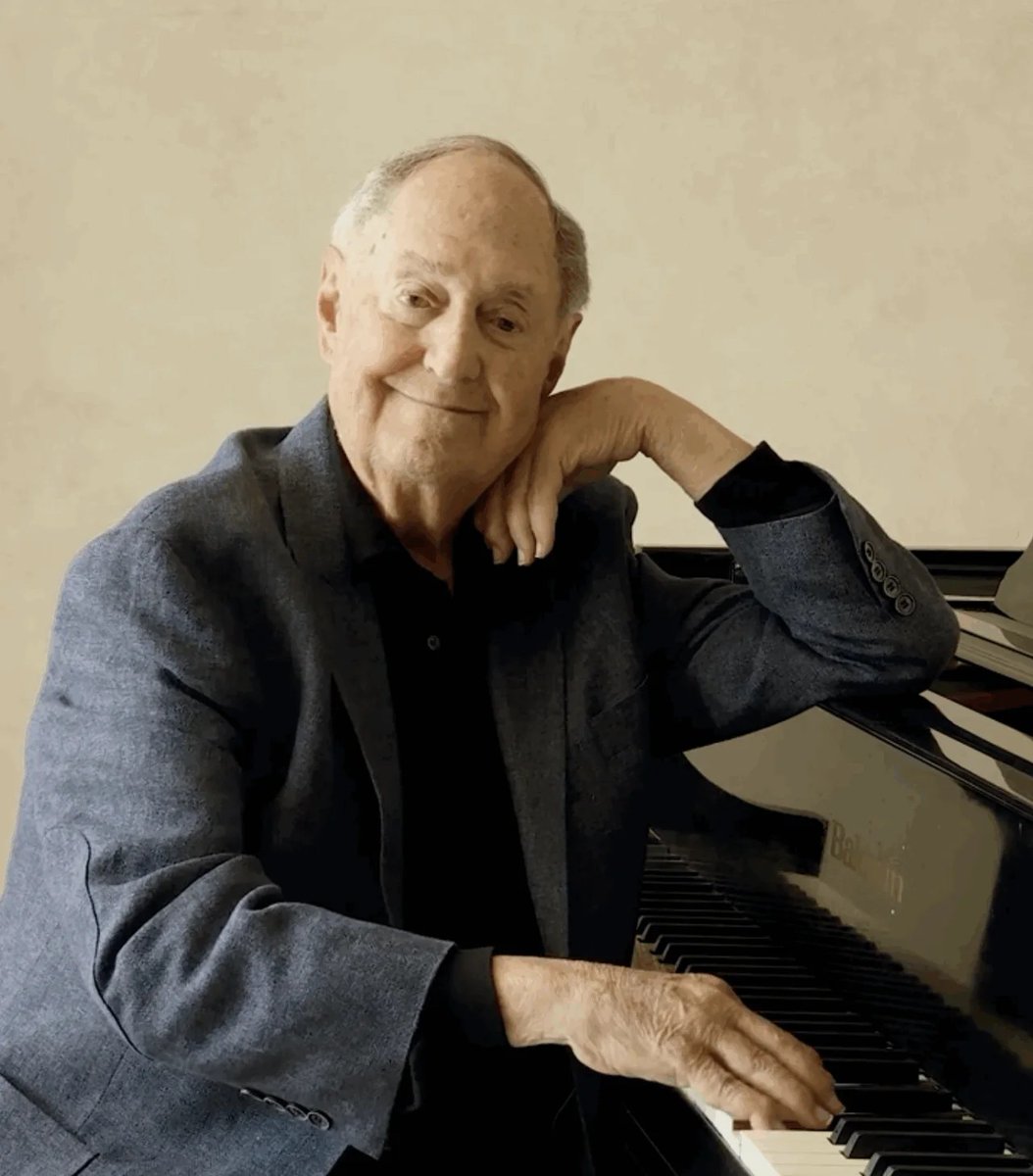 Remembering the great American singer-songwriter Neil Sedaka who was born on this day in 1939. He died last month. 🇺🇸 #NeilSedaka #TheHungryYears #LaughterInTheRain #BadBlood #CalendarGirl #OhCarol #BreakingUpIsHardToDo #LoveWillKeepUsTogether #Amarillo #Solitaire #TheImmigrant