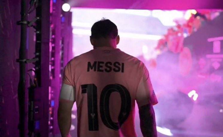 عُثمـــان tweet media