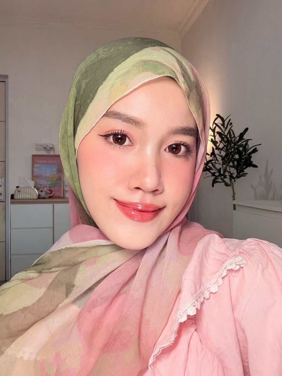 irapersa's tweet photo. Anyone want me to swatch G2G Lip Charm Serum new shades?👀

They just dropped 3 new shades, cantik-cantik semua! https://t.co/GcKUM1KDtH