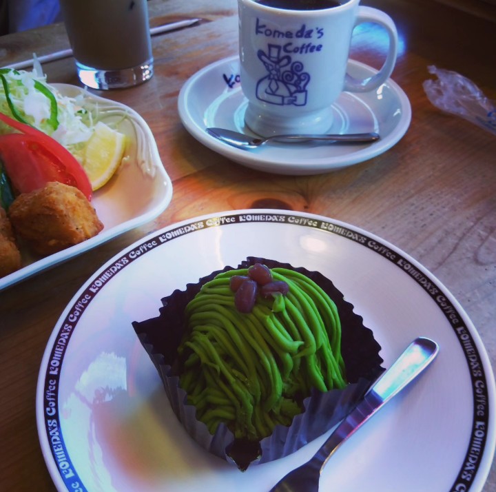 Z10050303's tweet photo. コメダ珈琲でカフェタイム
抹茶の雫、美味しい😋

ちいかわも抹茶ソフト持ってます💚

#ちいかわ #ニャンコ先生
#コメダ珈琲好き
#抹茶の雫
#写真で伝える私の世界 
#日常垢さんと繋がりたい https://t.co/HgtQXVjN51