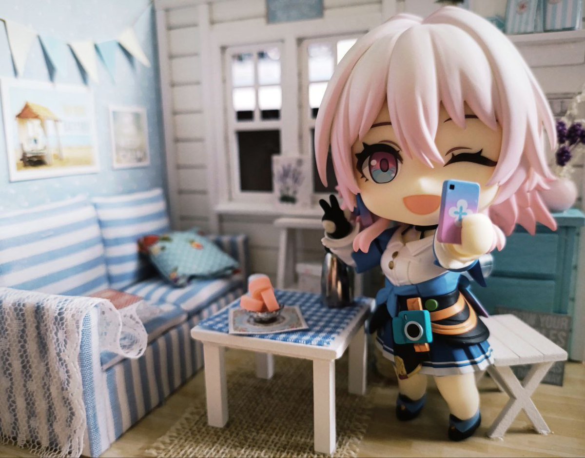 linndrim's tweet photo. By the way, I haven't shown you any cool photos of my figurines yet ✨  I bought myself some roomboxes specifically for photos for my birthday in 2025.  

This is how cool March 7 looks in her little room.

#nendoroid #March7 #HSR #HonkaiStarRail https://t.co/cSszJPXeJh