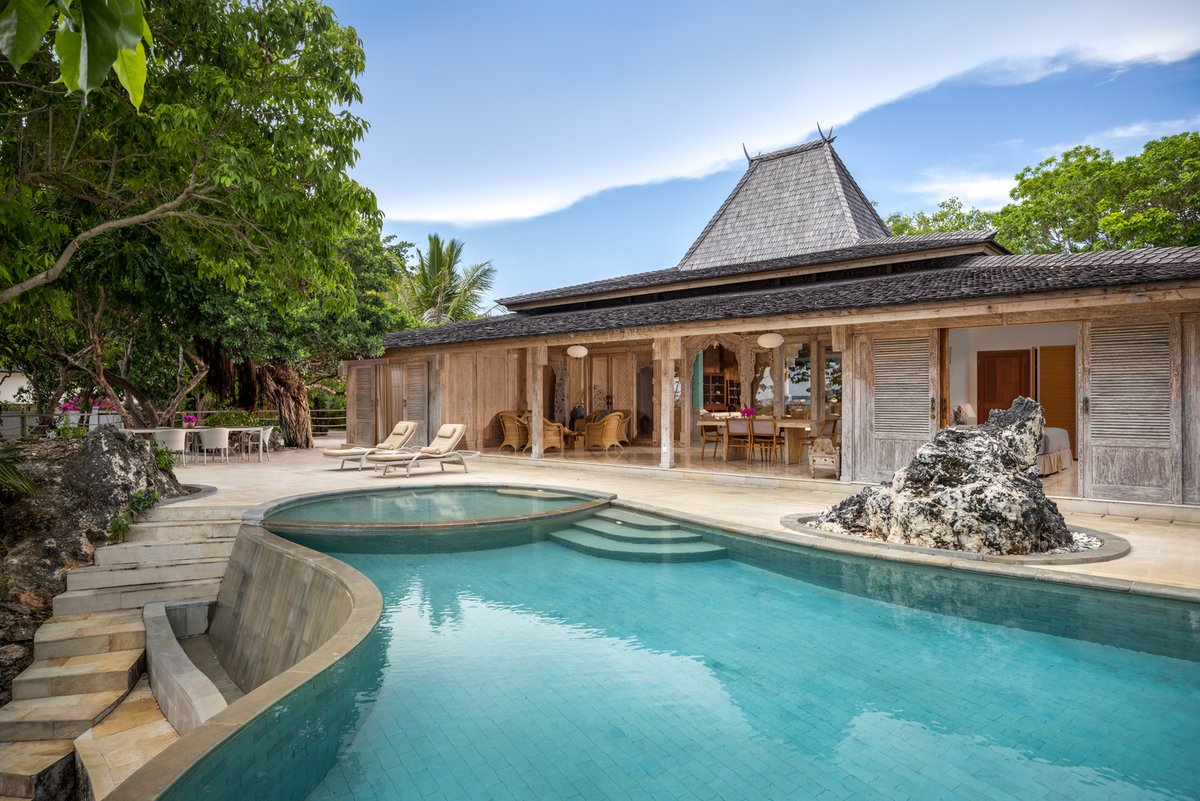 Eliana memadukan estetika Mediterania dengan Joglo Jawa berusia puluhan tahun. Arsitektur di sini bukan sekadar latar, melainkan narasi tentang tempat dan warisan. 

Baca selengkapnya: destinasian.co.id/eliana-resort-…

#partnerpost