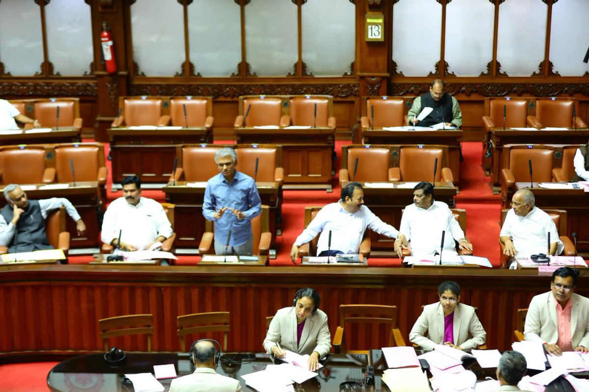 NsBoseraju's tweet image. ಬಜೆಟ್ ಅಧಿವೇಶನದ 6ನೇ ದಿನವಾದ ಇಂದಿನ,  ವಿಧಾನ‌ಪರಿಷತ್ ಕಲಾಪದಲ್ಲಿ ಸಂಪುಟ ಸಹೋದ್ಯೋಗಿ ಮಿತ್ರ ರೊಂದಿಗೆ ಪಾಲ್ಗೊಂಡು, ನಾಡಿನ ಅಭಿವೃದ್ಧಿ ವಿಚಾರಗಳ ಬಗ್ಗೆ ಚರ್ಚಿಸಲಾಯಿತು.

#Session #Upperhouse #KarnatakaAssembly #Budgetsession2026