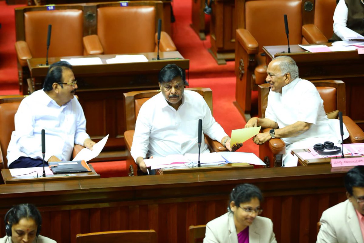 NsBoseraju's tweet image. ಬಜೆಟ್ ಅಧಿವೇಶನದ 6ನೇ ದಿನವಾದ ಇಂದಿನ,  ವಿಧಾನ‌ಪರಿಷತ್ ಕಲಾಪದಲ್ಲಿ ಸಂಪುಟ ಸಹೋದ್ಯೋಗಿ ಮಿತ್ರ ರೊಂದಿಗೆ ಪಾಲ್ಗೊಂಡು, ನಾಡಿನ ಅಭಿವೃದ್ಧಿ ವಿಚಾರಗಳ ಬಗ್ಗೆ ಚರ್ಚಿಸಲಾಯಿತು.

#Session #Upperhouse #KarnatakaAssembly #Budgetsession2026