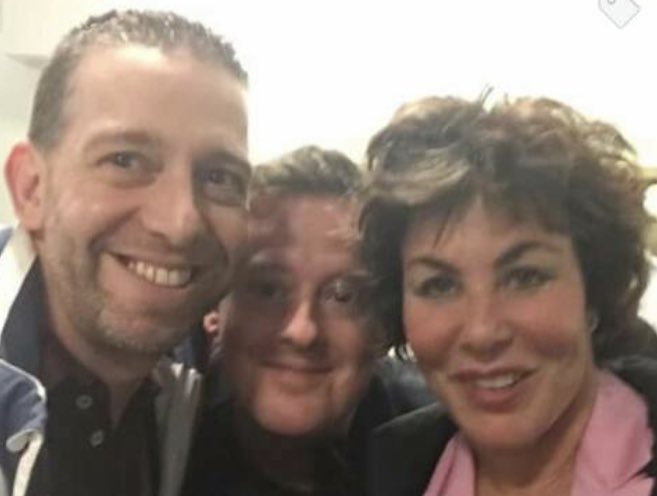 MANCTHEATRICAL's tweet photo. It's almost easier to say whom Ruby Wax DIDN'T meet! An evening of fascinating insights from in her huge TV shows 'Ruby Wax Meets’ & ‘Full Wax'. Donald Trump, OJ Simpson, Madonna and more. Check out @MANCTHEATRICAL fave @Rubywax @the_lowry on April 6th #ABSOLUTELYFAMOUS #RUBYWAX https://t.co/QIvTy7zXzC