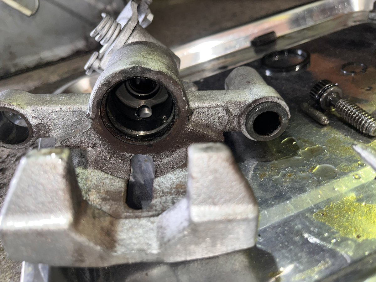 NVCS8008's tweet image. たまにはロードスターの整備w

サイドの効きがイマイチなので、ブレーキオーバーホールします✨️

 #NA8C
#MIATA
#ブレーキオーバーホール