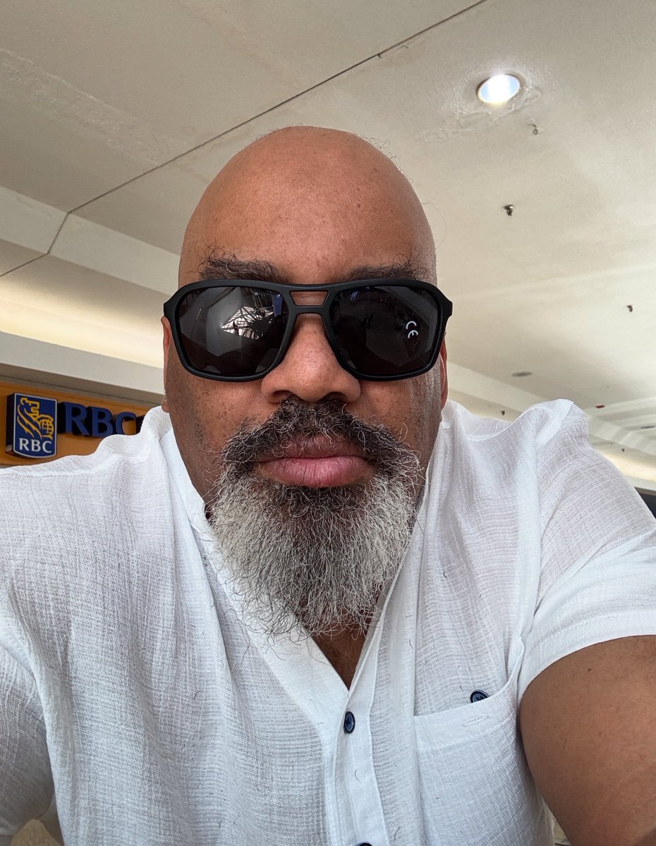BBshxttalk's tweet photo. @heavenhollywood @QCWorldwide It comes to a point in life when you get off twitter. If anyone’s the pedo around here it’s you. Just lurking online for tweets to combat. My grandpa is younger than you and ain’t ever sent a tweet out in his life. You should paint your head for Easter tho. https://t.co/Lhp61c9eKe