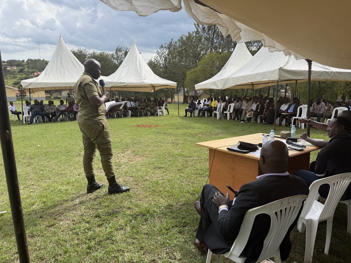 Mwesigwa_Frank1's tweet photo. Yesterday, we held security meeting with the district leaders of Kiruhura and Kazo districts on how fight modern livestock theft that is often commercialized and organized. 

The measures agreed upon include; developing a data base of habitual livestock thieves and receivers, improve rural patrols especially in livestock movement routes, strict enforcement of animal movement permits, strengthening sub county security committees, strengthening prosecution and legal deterrence etc 

Later, we met as security to agree on the quick operational model focusing on detecting, preventing, intercepting and prosecuting