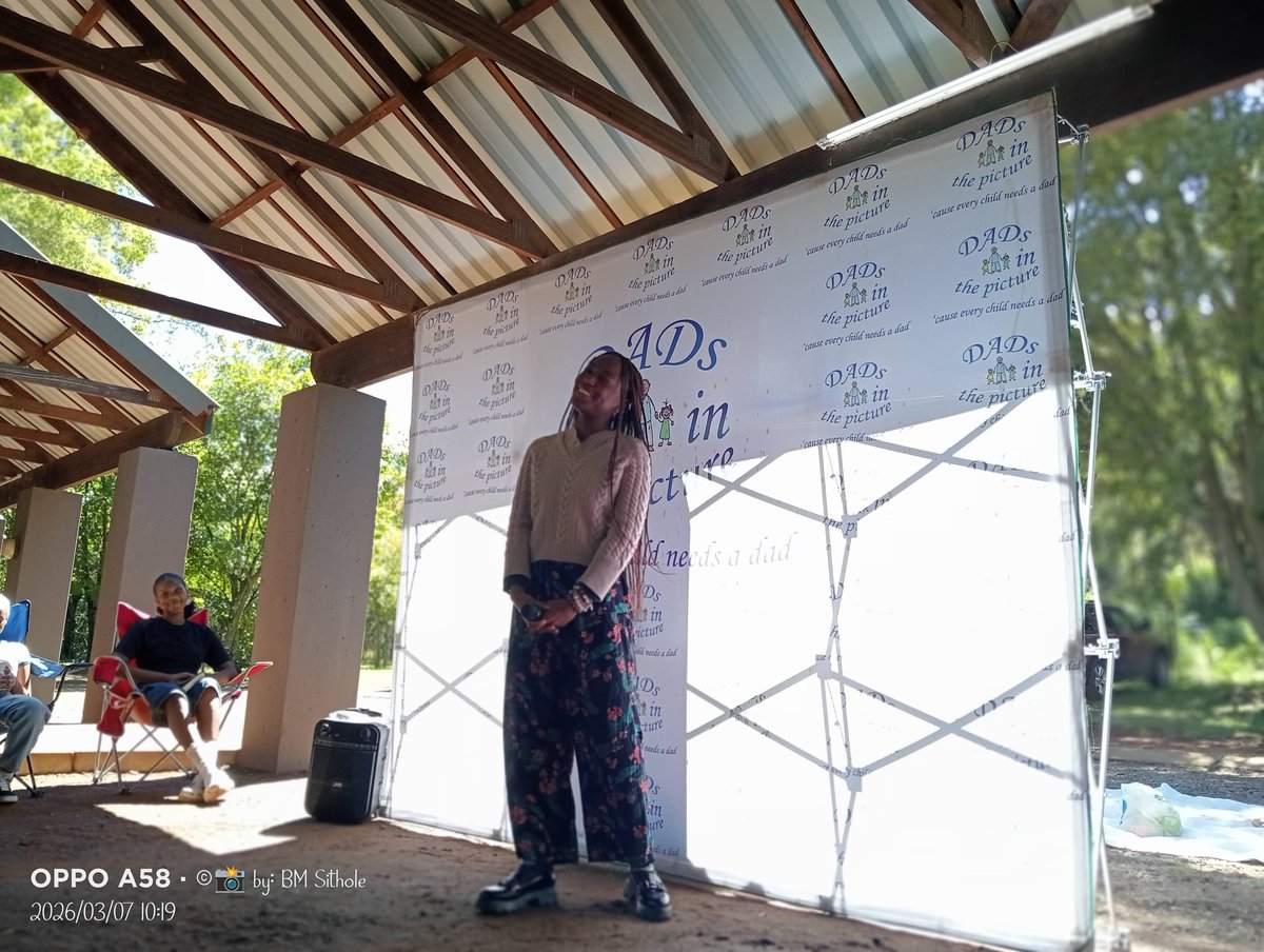 DadsinthePic's tweet photo. Thank you @staceyfru  for coming through and talking to the children on how you became an Author at the age of 7 and also encouraging them to follow their dreams.
#14thDadAndChildPreAutumnCampOut 📷 https://t.co/INQ3wjAFrA