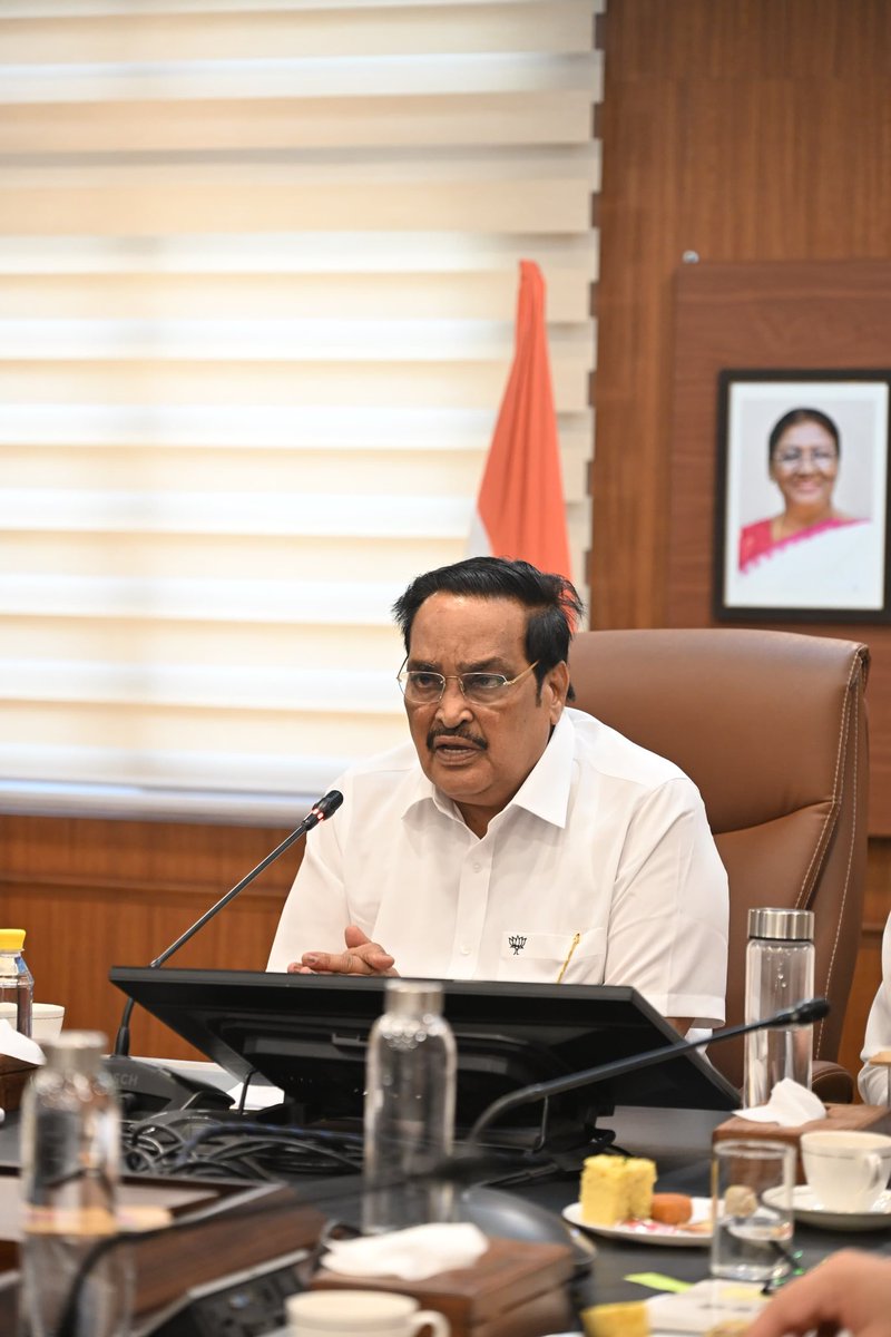 CRPaatil's tweet photo. आज राज्य सरकारों के PHED एवं पंचायती राज विभागों के माननीय मंत्रियों तथा वरिष्ठ अधिकारियों के साथ जल जीवन मिशन की प्रगति और प्रभावी क्रियान्वयन के संदर्भ में वर्चुअल बैठक की अध्यक्षता की।

बैठक के दौरान विभिन्न राज्यों में मिशन के क्रियान्वयन की स्थिति, हर घर तक नल से जल उपलब्ध कराने के प्रयासों, नल जल कनेक्शनों की प्रगति तथा योजनाओं के प्रभावी संचालन से जुड़े विभिन्न पहलुओं पर विस्तृत समीक्षा एवं संवाद हुआ।

#JalJeevanMission