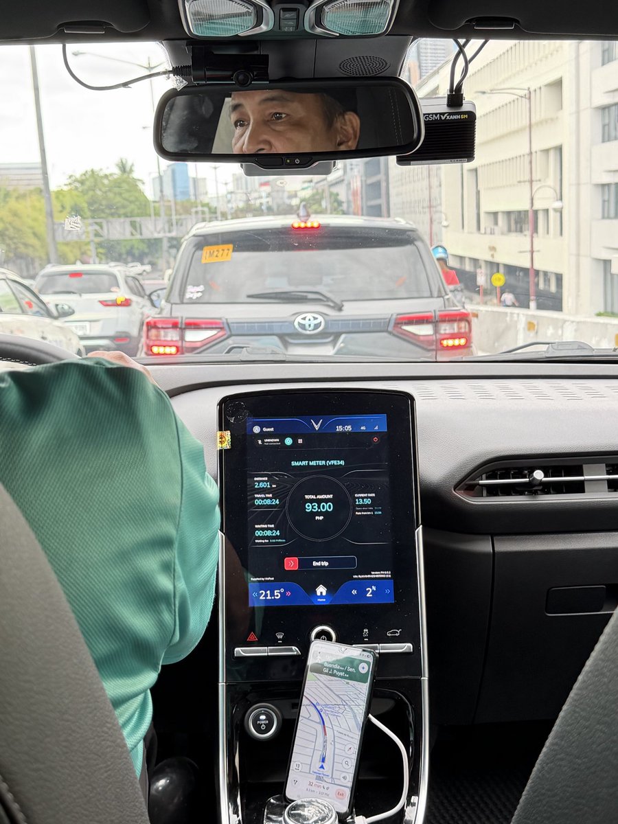 ikup_ch's tweet photo. セブ島やと全く捕まらん電気タクシー🚕
マニラやと秒で捕まるww

車内は超静か！シートは硬め！
値段はGrabの半額近く！

超オススメかも🔥 https://t.co/3EiL0yBL78