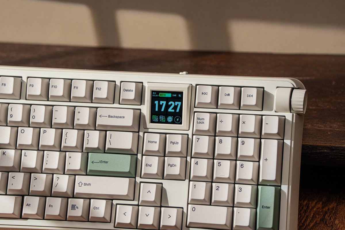 EpomakerK's tweet photo. The Epomaker RT100 Pro has officially landed!
Why you’ll love it:
Retro 1800 Layout & 1.54" Smart Display and Side Control Knob
...
👇 Shop here:
https://t.co/QvdBW7tFFP
#Epomaker #RT100Pro #TechRelease #KeyboardDaily #GamingSetup #MechanicalKeyboards #PBTKeycaps https://t.co/mwVdEwCtQ2