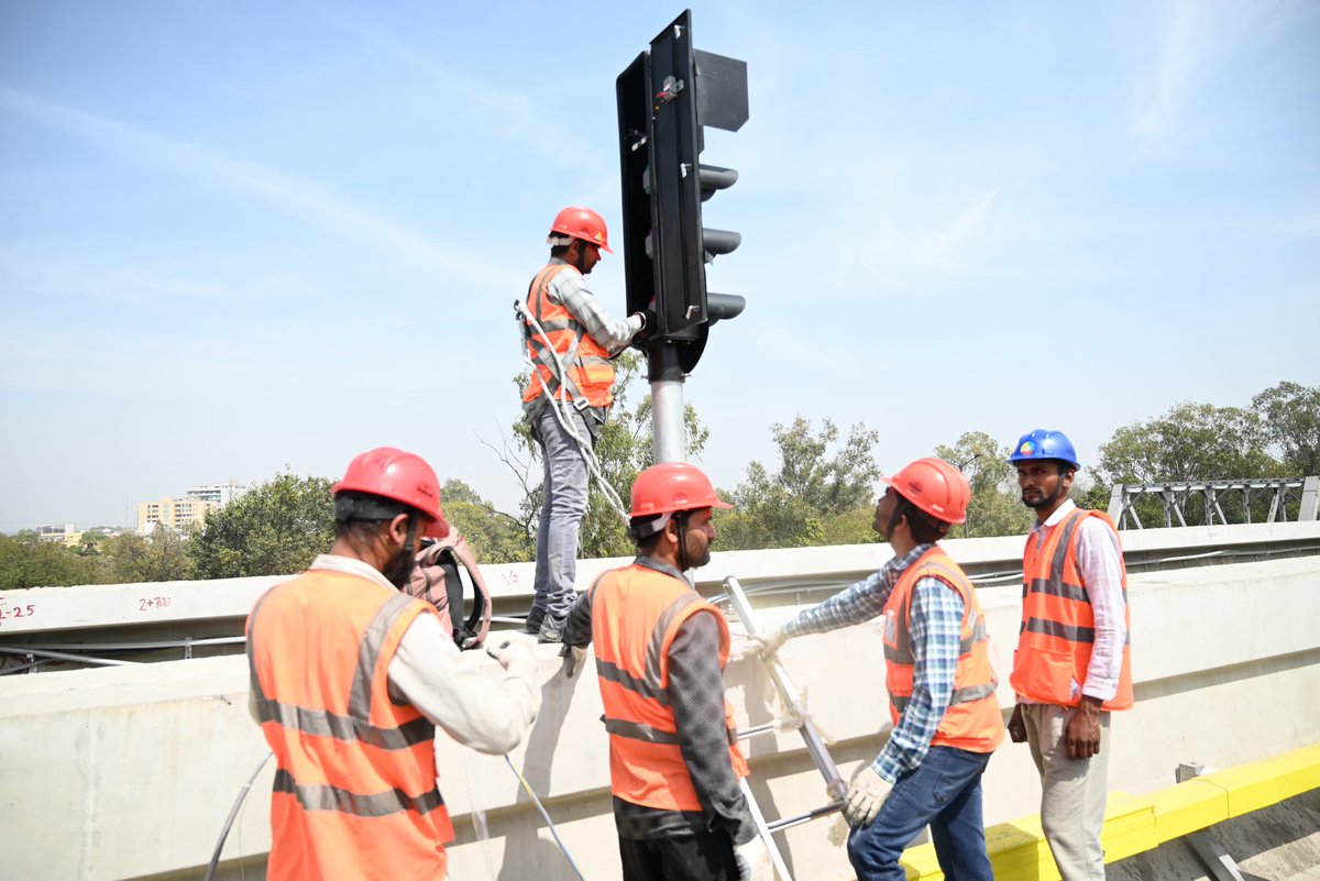 OfficialUPMetro's tweet photo. Enhanced connectivity, seamless travel!
Signaling work on the balance elevated section of Corridor-1 has started at ISBT Metro Station, bringing the project a step closer to timely commissioning.
#AgraMetro #UPMRC #MetroProgress #MetroRail #MetroProject https://t.co/p3PGn0pk3D
