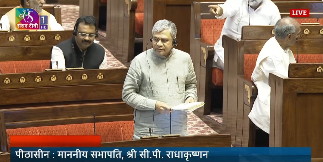 airnewsalerts's tweet image. Railways Minister @AshwiniVaishnaw says Indian #Railways has achieved an overall punctuality of 77%, with 24 railway divisions recording more than 90% on-time performance.

Replying during the question hours in #RajyaSabha, Mr Vaishnaw says punctuality is measured by the