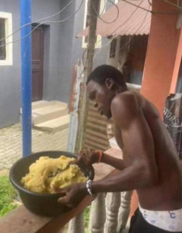 Up and Hungry 
Make una come join me 
Eba lord don wake😊 

TGIF 💫