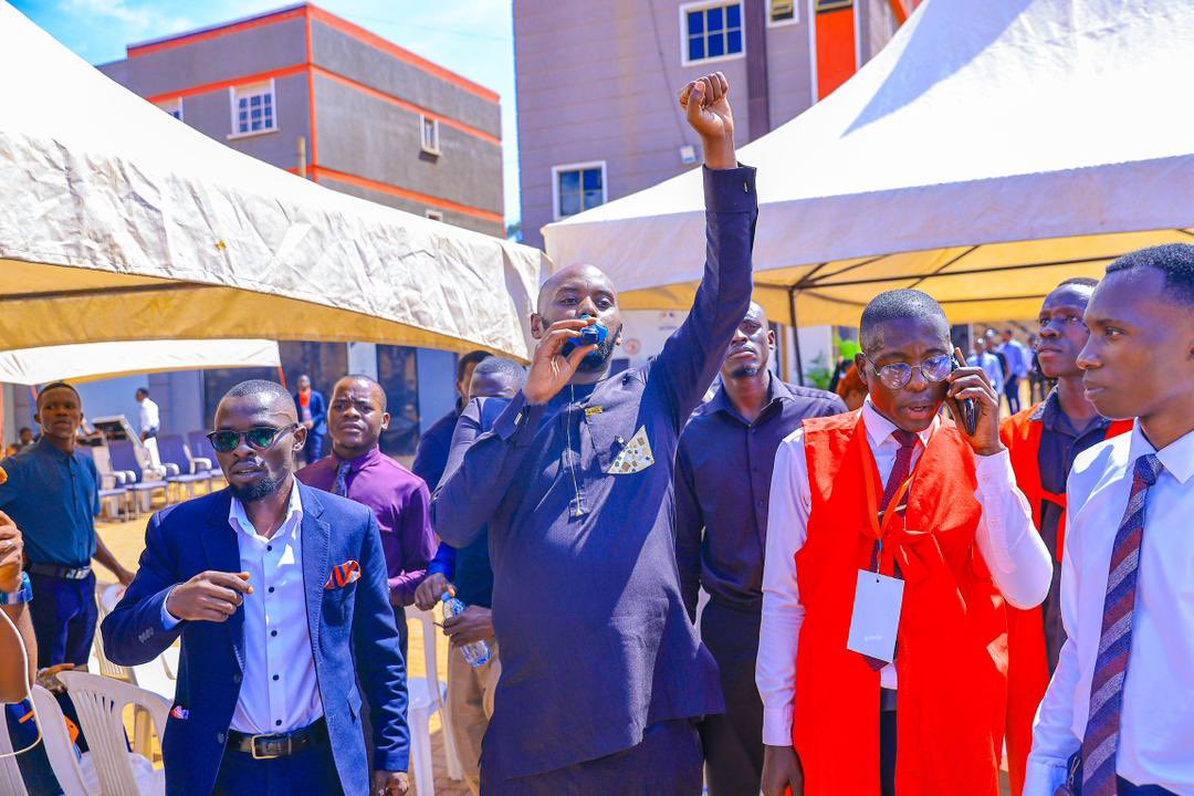 Campus Bee tweet media