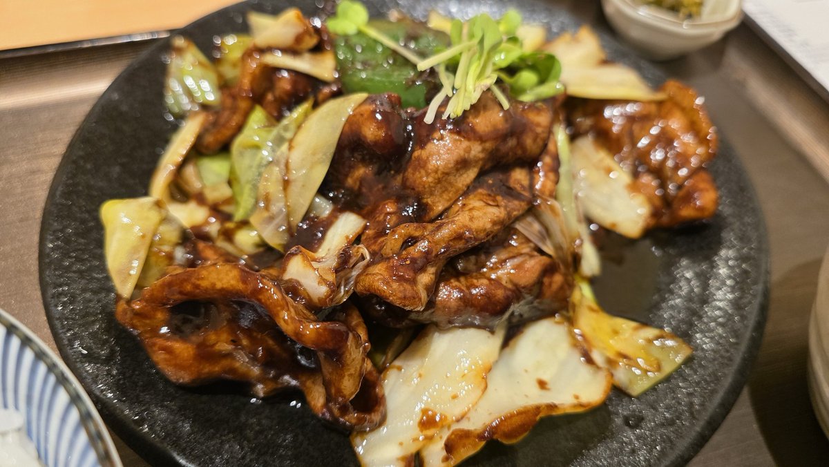 venture13's tweet photo. 秋葉原に回鍋肉の専門店見つけた！
これは推せる！リピートしたくなるほどうまい。次は二郎系の回鍋肉にチャレンジしたい！！
#回鍋肉　#だしや　#和風回鍋肉 https://t.co/FGcBbe0jng