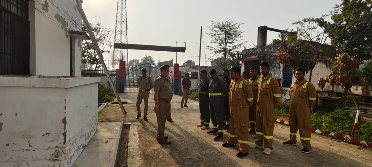 आज दिनांक 13.03.2026 को श्रीमान् मुख्य अग्निशमन अधिकारी महोदय की उपस्थिति में फायर स्टेशन हर्रैया के समस्त कर्मचारियों को लैडर ड्रिल कराया गया।
#firesafety #FireService