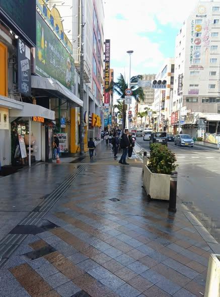 EmRashc's tweet photo. 今日は通常の仕事休みの日で買い物に行っていたものでした！ https://t.co/wy5VqFOErk