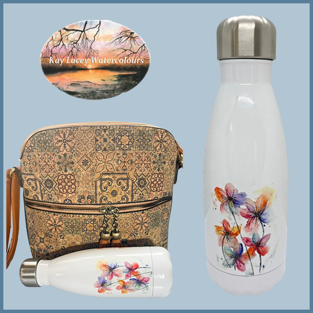 kblacey's tweet image. A handy sized drinks bottle that will fit in your handbag and features my pretty fantasy floral artwork
art-by-lacey.sumupstore.com/product/drinks…
#EarlyBiz #drink
