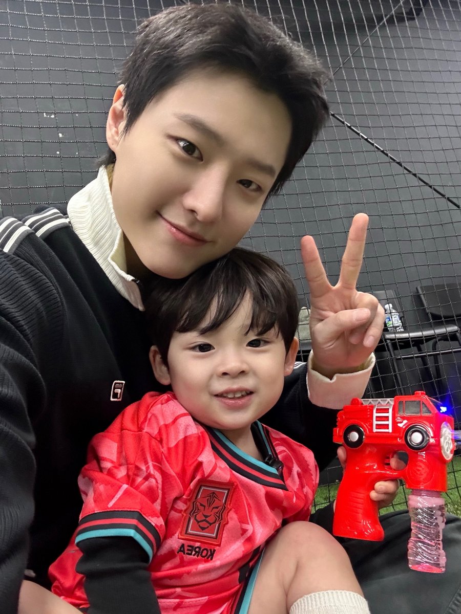 [📷]
260313 콜미베이비

우주 최강 귀염둥이 초성
🧡💙 ㅇㅈ 💙🧡

여니 예전부터도 꽤 귀엽다고는 생각했지만
최근에는 정말 말도 안되게
귀여운 거 아닌가라는 생각이 든다 🥹

#WOODZ #우즈 
#콜미베이비