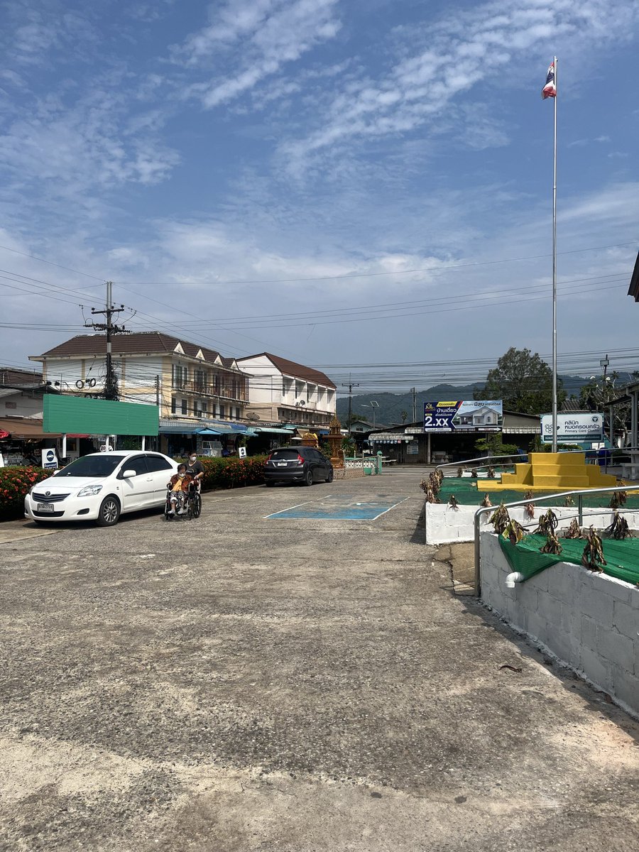 ลูกหยี• 100 ทวิต tweet media