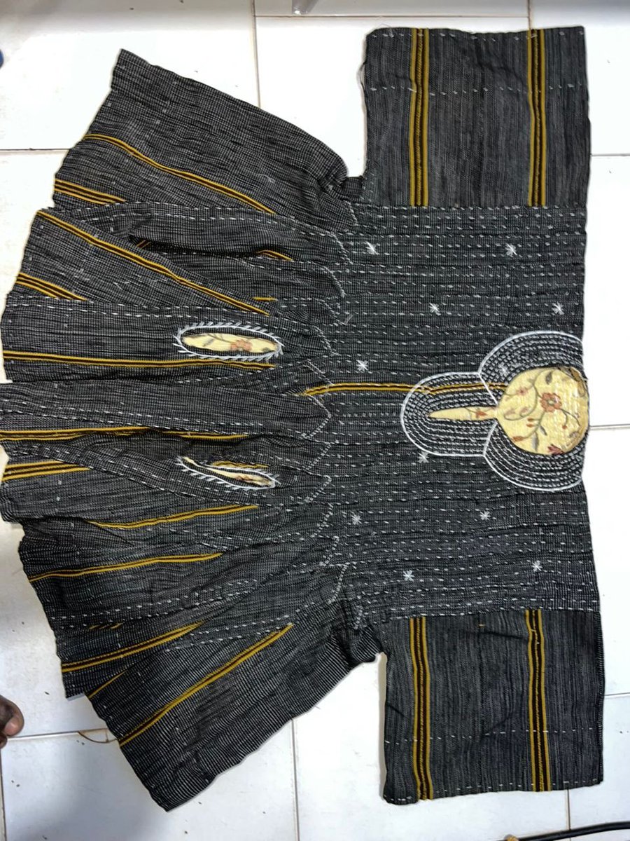 chap_man21's tweet photo. #TGIF 
Please buy your smocks from me wai 😁. https://t.co/7tKk1Vifc2