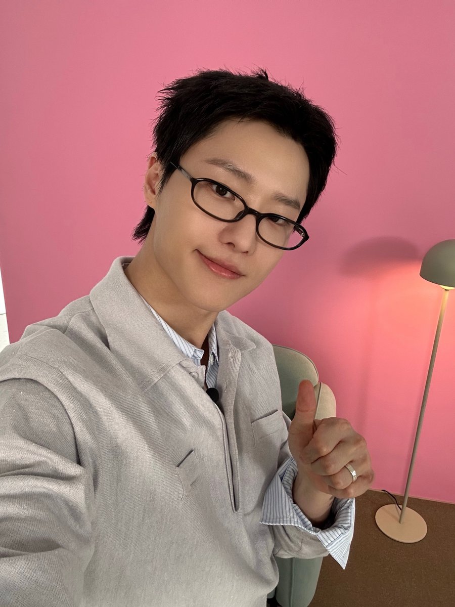 [📷]
260313 셀폰코드 

사람조아💕 여우 루이지뉴의 정체는!
우리 우즈 승여니🦊

여우상 남자 모임 참 좋다..
여니 모임 계속되길 🫶

#WOODZ #우즈 
#셀폰코드