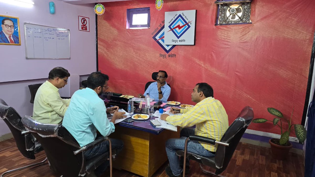 दिनांक 12.03.2026 को माननीय मुख्य अभियंता महोदय द्वारा , अधीक्षण अभियंता छिंदवाड़ा  की गरिमामयी उपस्थिति में चौरई डिवीजन में समीक्षा बैठक ली गई। बैठक में निम्नानुसार निर्देश दिए गए