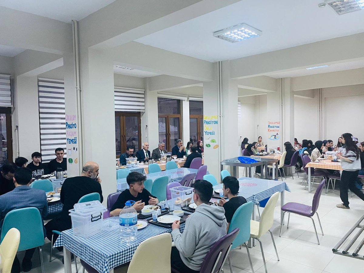 Kaymakamımız Sn. Muhammed Taha CANPOLAT, Uzundere Anadolu Lisesi Pansiyonunda düzenlenen iftar programına katıldı.

<a href="/mtcanpolat23/">Muhammed Taha Canpolat</a> 
<a href="/ErzurumValiligi/">T.C.Erzurum Valiliği</a> 
<a href="/TC_icisleri/">T.C. İçişleri Bakanlığı</a> 

🔗 👉🏻 uzundere.gov.tr/kaymakamimiz-s…