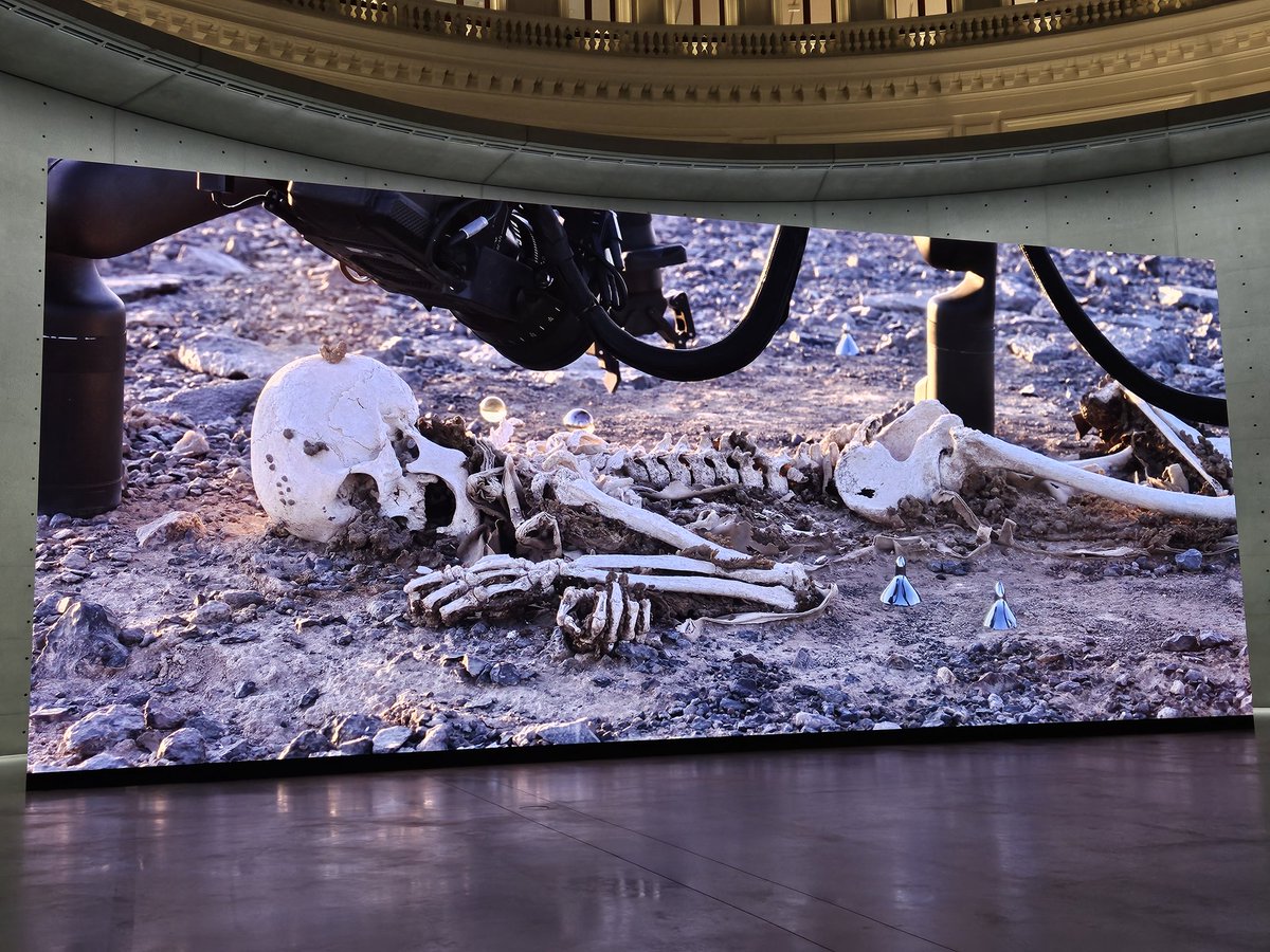 StephBelpeche's tweet photo. Premier vernissage du printemps : #clairobscur à la @BourseCommerce. #artcontemporain #billviola #pierrehuyghe #victorman @ClaudineColin 🔥🔥🔥 https://t.co/ByR2Q70GqE