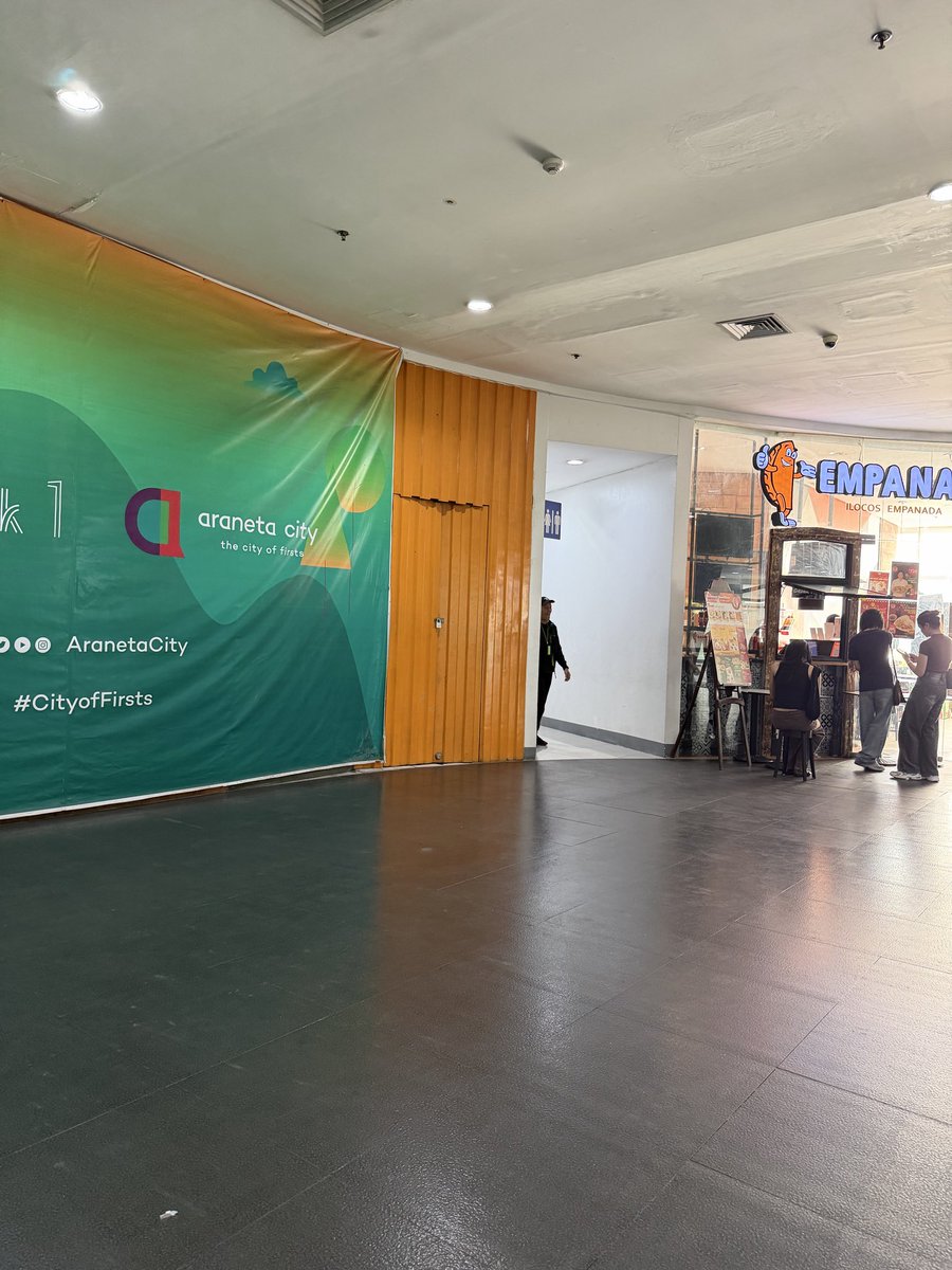 SuckerOutdoor's tweet image. Grabi ang ganapan dito haha buti naka isa ako haha at nilabasan naman haha me nanunuod pero laban haha tripper din buti nong nilabasan tsaka dumating guard kalasan mga akla😂😂😂 #mallfun #crfun #crsucker trippers lang me know neto sinulit nayong time naka daan haha
