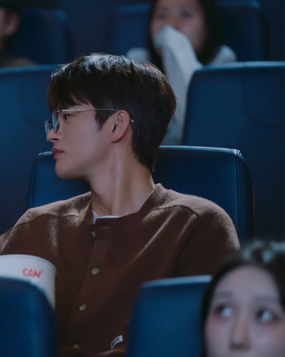 นิตยสาร fastpaper ปล่อยภาพเบื้องหลังซีรีส์ Boyfriend on Demand มาเพิ่มเติมค่า

คยองนัม🤍มีแรหรือ 901🤍มีแรดีคะ🫣

🔗 instagram.com/p/DVz5z0OgMJx/…

#BoyfriendOnDemand 
#SeoInGuk #JISOO