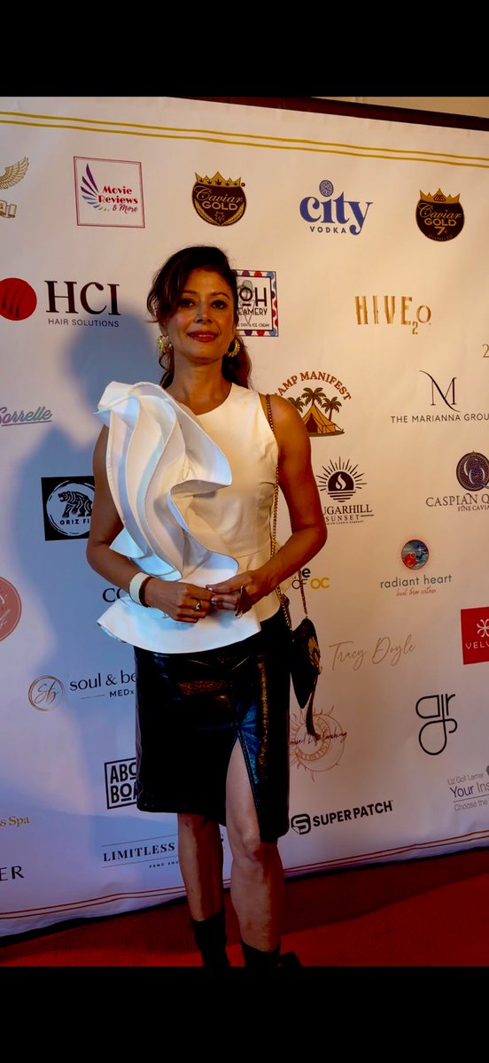 iampoojabatra's tweet photo. Another #Redcarpet #Atoasttohollywood Doing the LA thing. #Beverlyhills #Losangeles https://t.co/dKZmF8RAt5