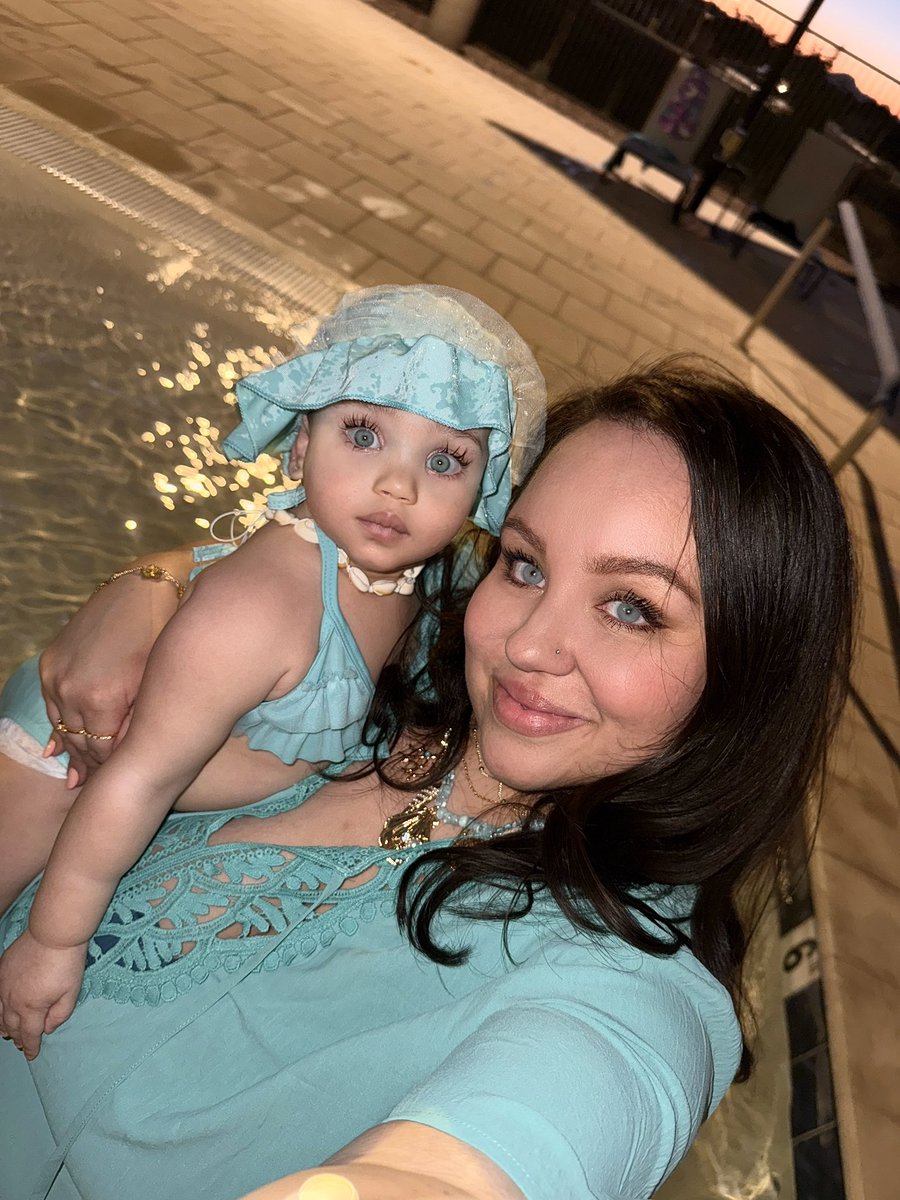 StephaniieRenee's tweet image. When your baby has better lashes than you 😲😍 #babygirl #lashes #mom #daughter #cute #cutebabies #trending