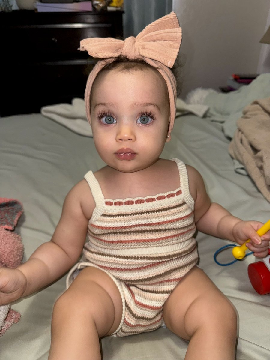 StephaniieRenee's tweet image. When your baby has better lashes than you 😲😍 #babygirl #lashes #mom #daughter #cute #cutebabies #trending