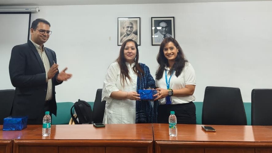 crc_alsn's tweet photo. Insightful guest lecture hosted by Corporate Resource Centre, Amity Law School, Noida on “From Law School to In-House Counsel: Careers in the Insurance Sector” with Mr. Prashant Singh and Ms. Rishika Verma.

#CRC #GuestLecture #LegalCareers #InsuranceSector https://t.co/BMWFwVsMHt
