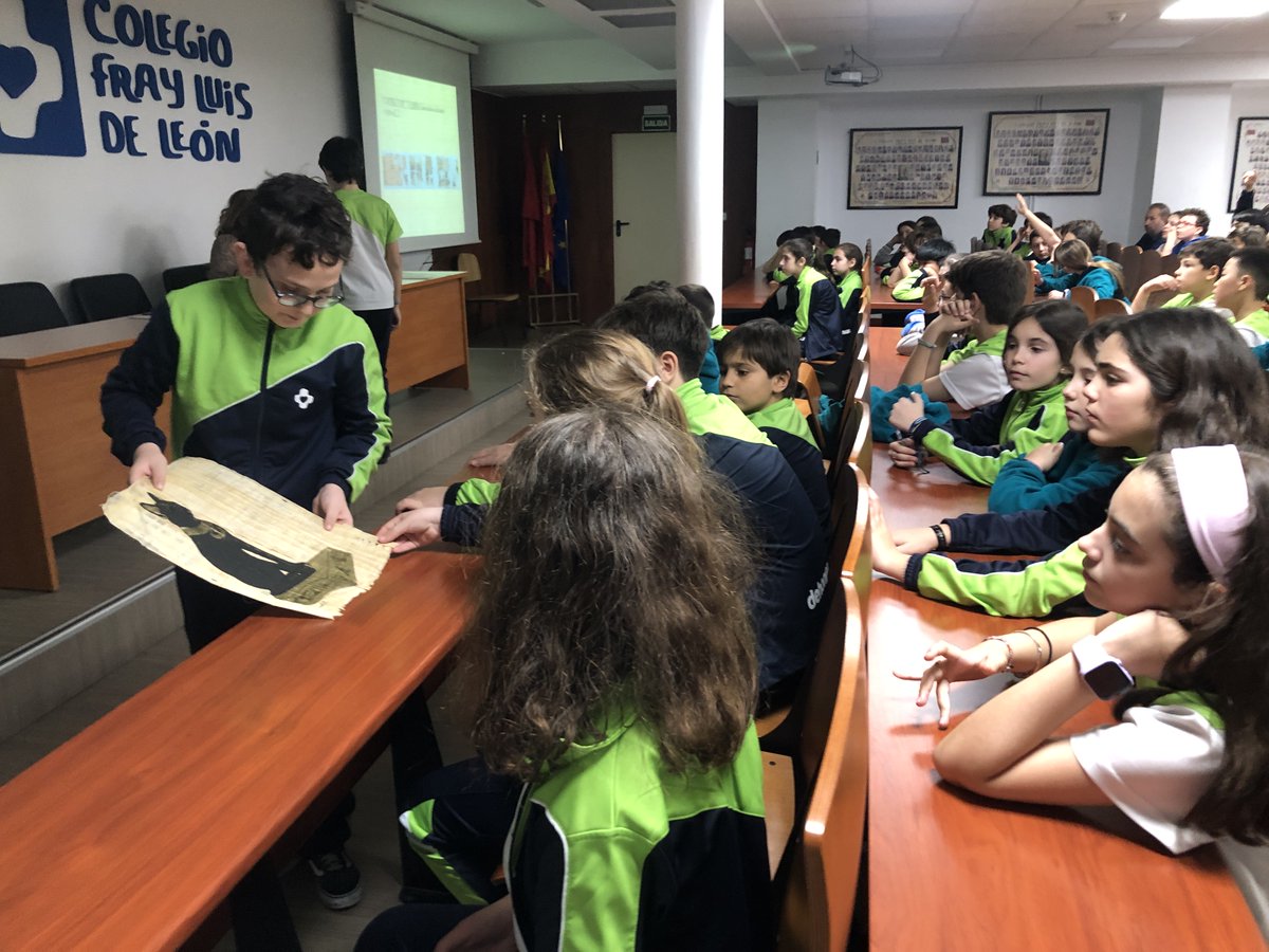 FrayLuisSCJ's tweet photo. Ayer 5º de #Primaria viajó al Antiguo Egipto con Fernanda García. 🇪🇬✨ Entre #pirámides y #momias, lo mejor fue ver la sonrisa de orgullo de su nieto escuchándola. ¡Gracias por enseñarnos con tanto cariño! 💙
#Egipto #FrayLuisPrimaria #Educación #Familia https://t.co/TUDrcaq1Ml